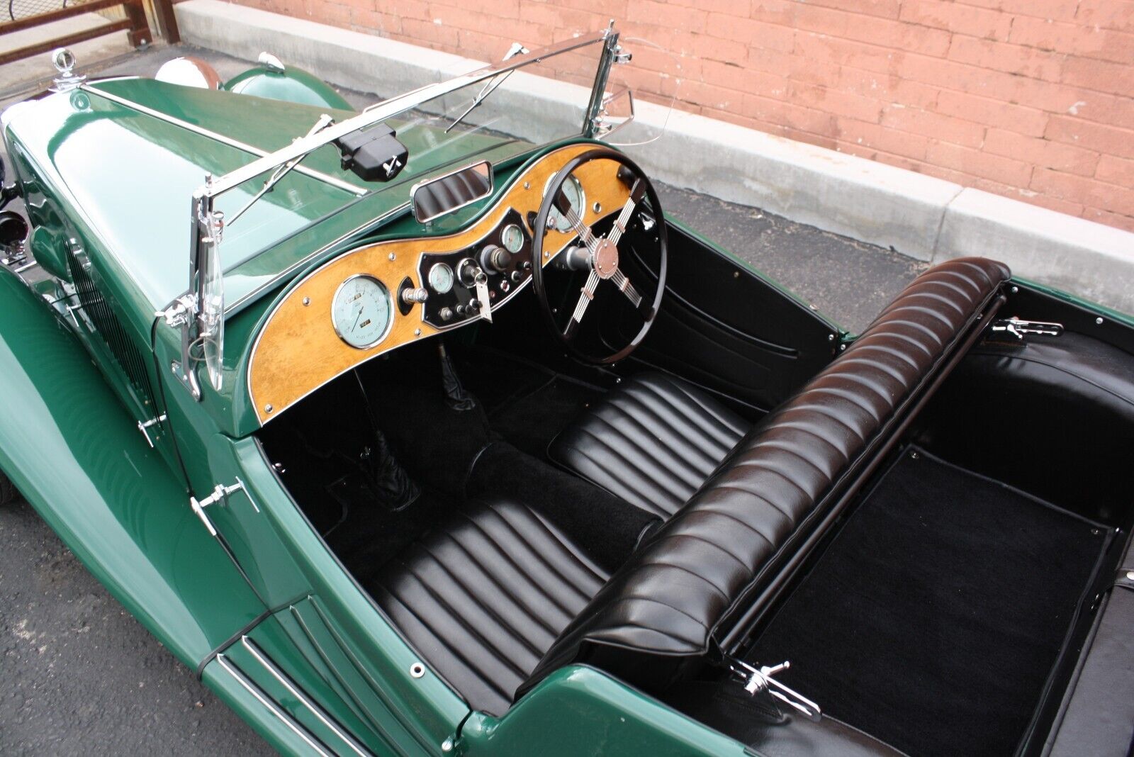 MG-T-Series-1949-Green-Black-999999-30