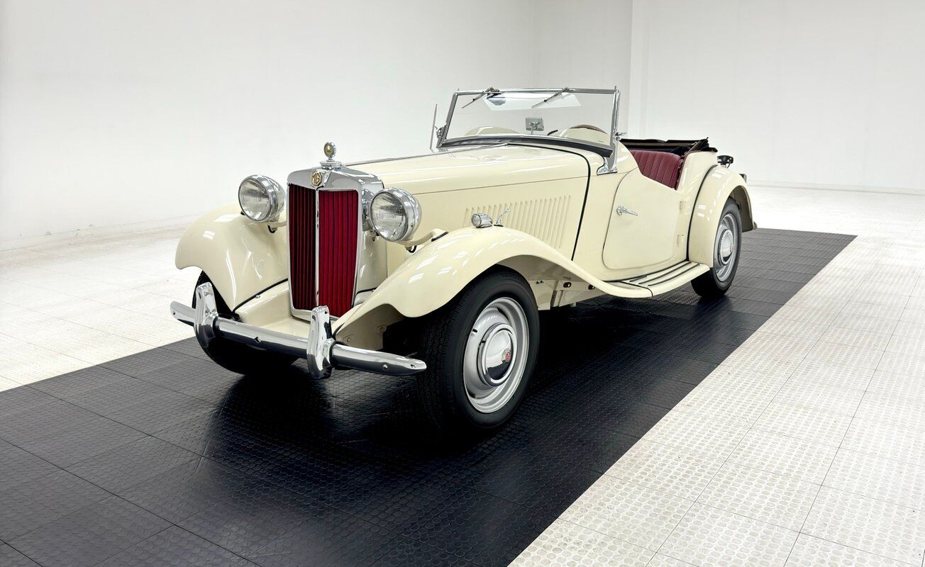 MG-T-Series-Cabriolet-1950-White-Red-4670-1