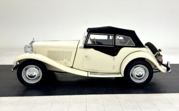 MG-T-Series-Cabriolet-1950-White-Red-4670-2