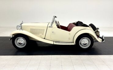 MG-T-Series-Cabriolet-1950-White-Red-4670-3