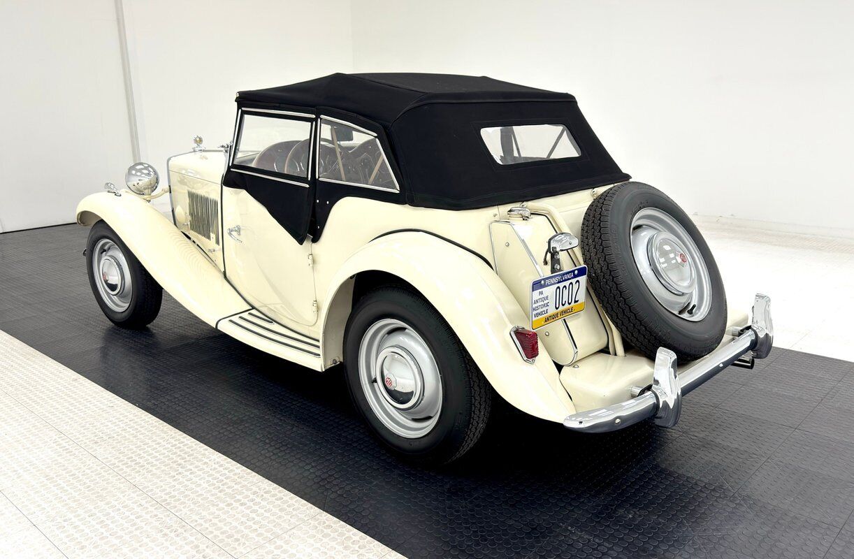 MG-T-Series-Cabriolet-1950-White-Red-4670-4