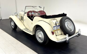 MG-T-Series-Cabriolet-1950-White-Red-4670-5