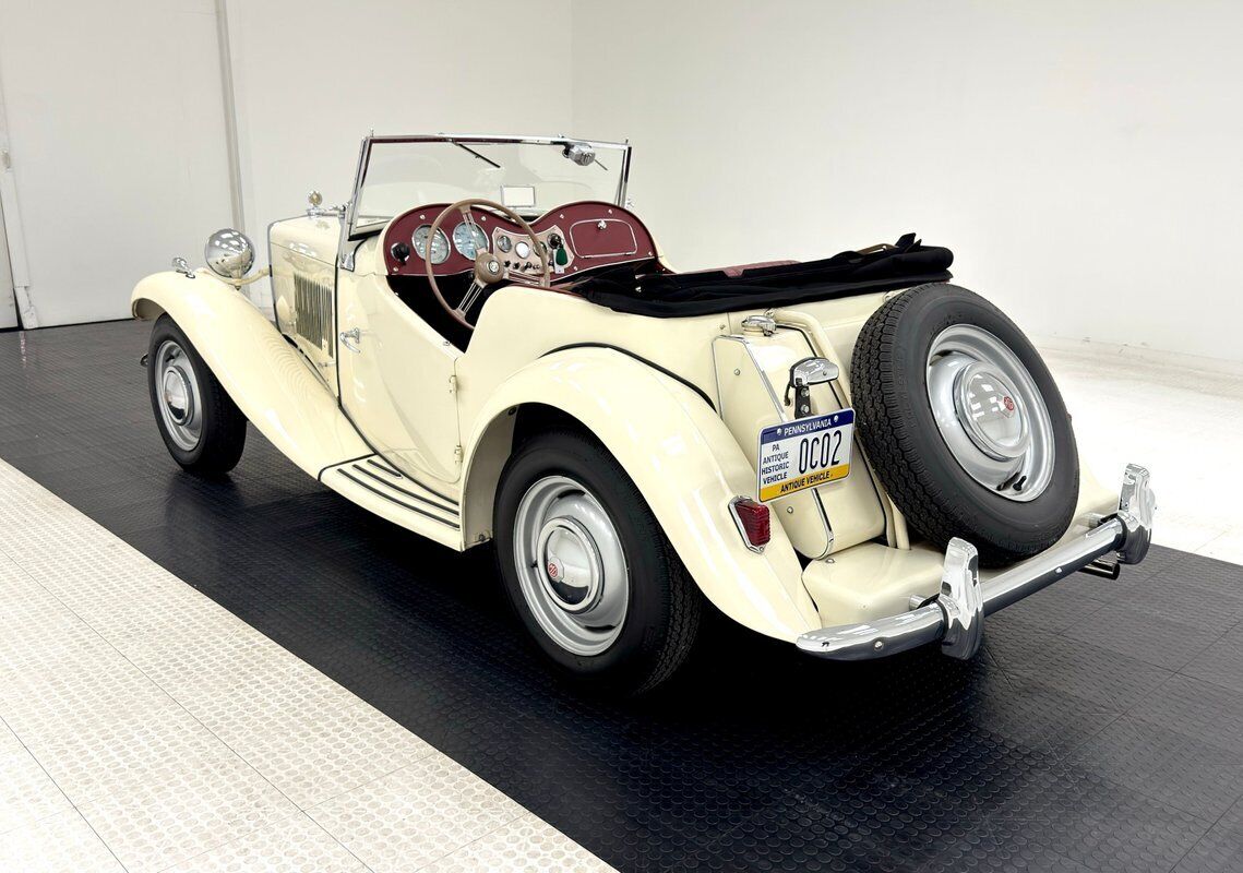 MG-T-Series-Cabriolet-1950-White-Red-4670-5