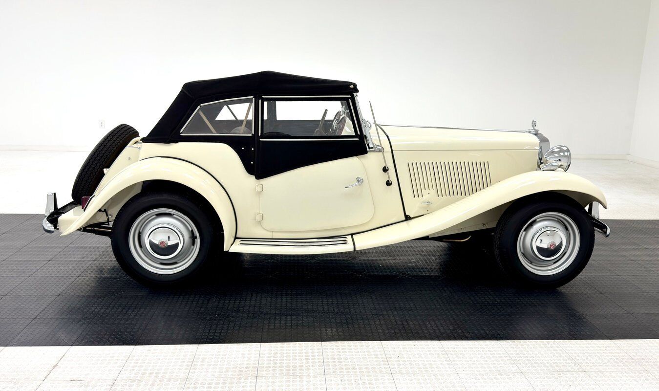 MG-T-Series-Cabriolet-1950-White-Red-4670-8