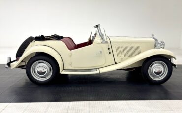 MG-T-Series-Cabriolet-1950-White-Red-4670-9