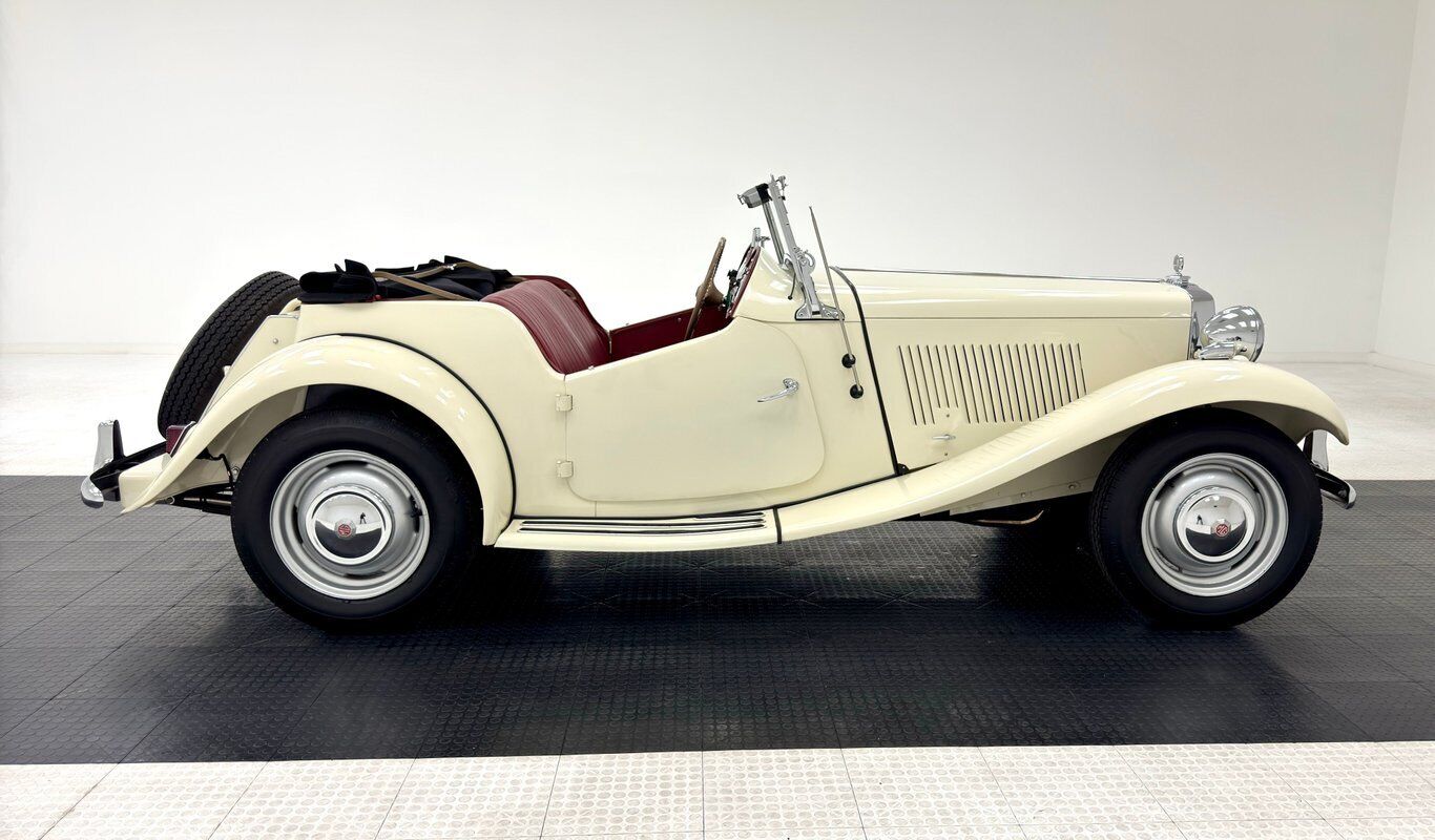 MG-T-Series-Cabriolet-1950-White-Red-4670-9