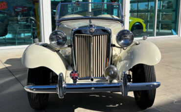 MG-T-Series-Cabriolet-1951-Yellow-Brown-1550-1