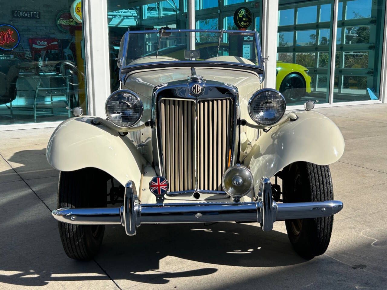 MG-T-Series-Cabriolet-1951-Yellow-Brown-1550-1