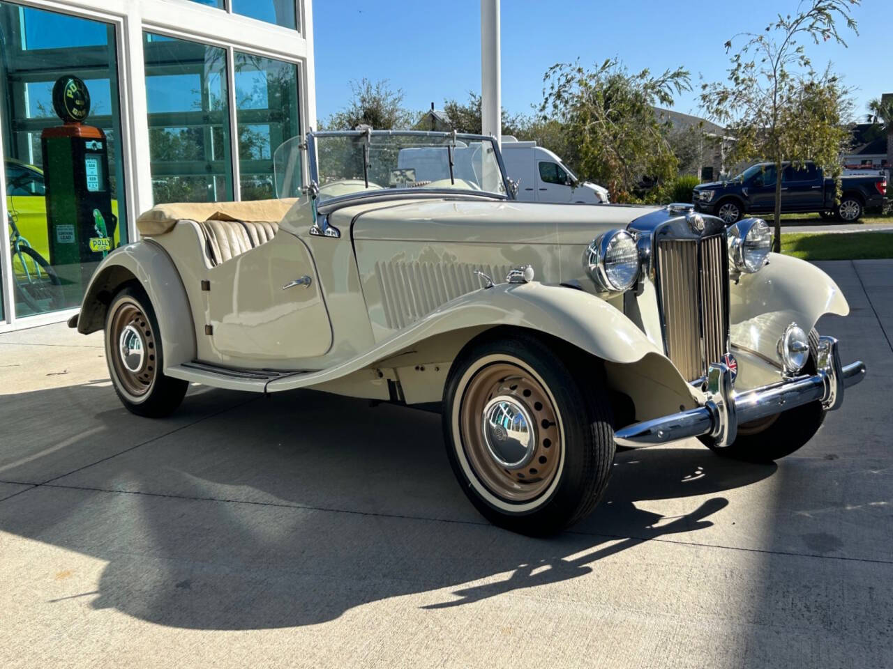 MG-T-Series-Cabriolet-1951-Yellow-Brown-1550-2