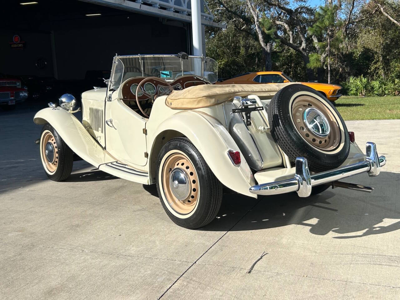 MG-T-Series-Cabriolet-1951-Yellow-Brown-1550-6