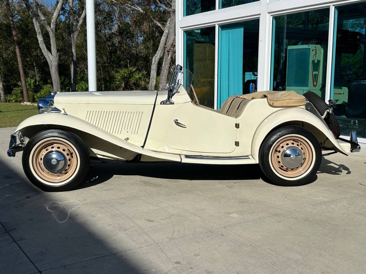 MG-T-Series-Cabriolet-1951-Yellow-Brown-1550-7