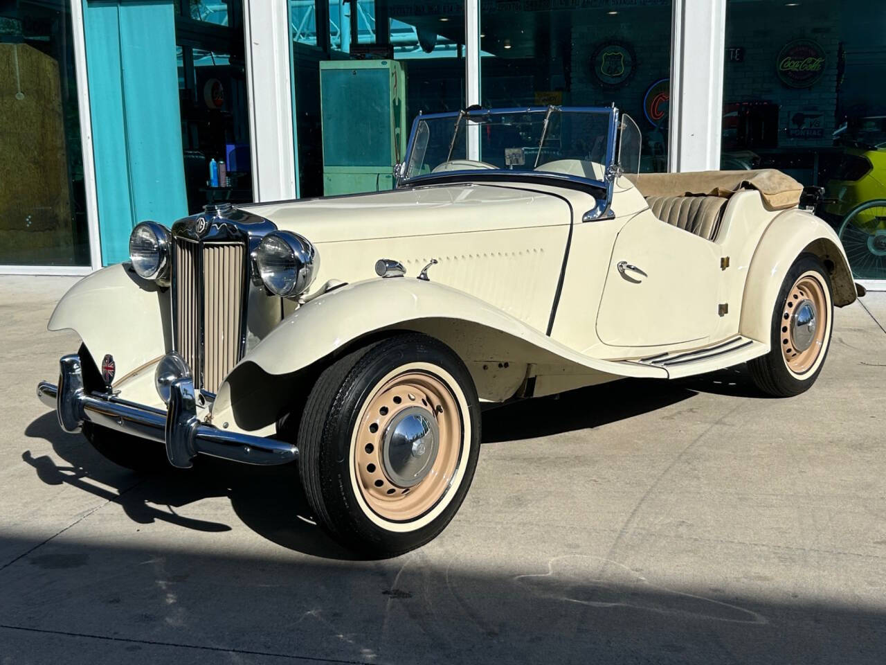 MG-T-Series-Cabriolet-1951-Yellow-Brown-1550-8