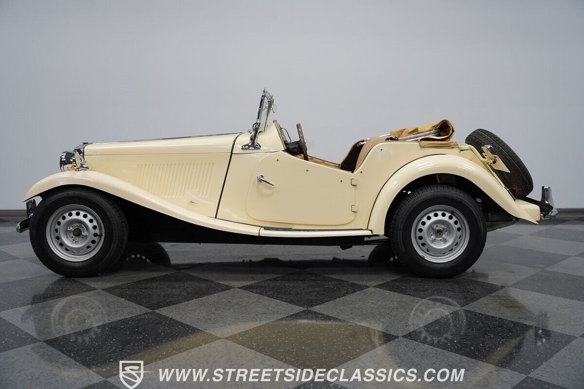 MG-T-Series-Cabriolet-1952-Cream-Tan-946-2