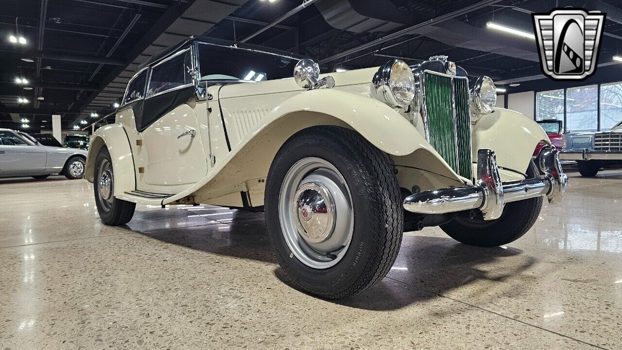 MG-T-Type-Cabriolet-1950-White-Green-16291-5