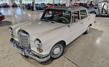 Mercedes-Benz-190-Berline-1965-Beige-Tan-90675-2