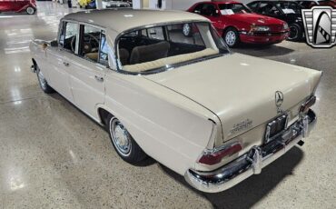 Mercedes-Benz-190-Berline-1965-Beige-Tan-90675-3