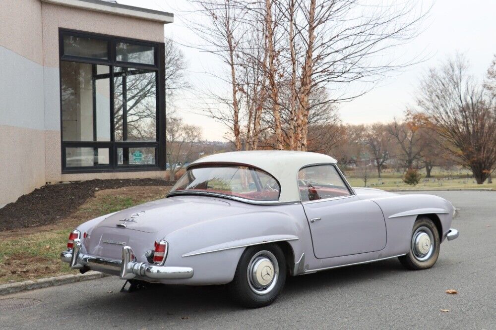 Mercedes-Benz-190-Series-1961-Silver-Red-0-4