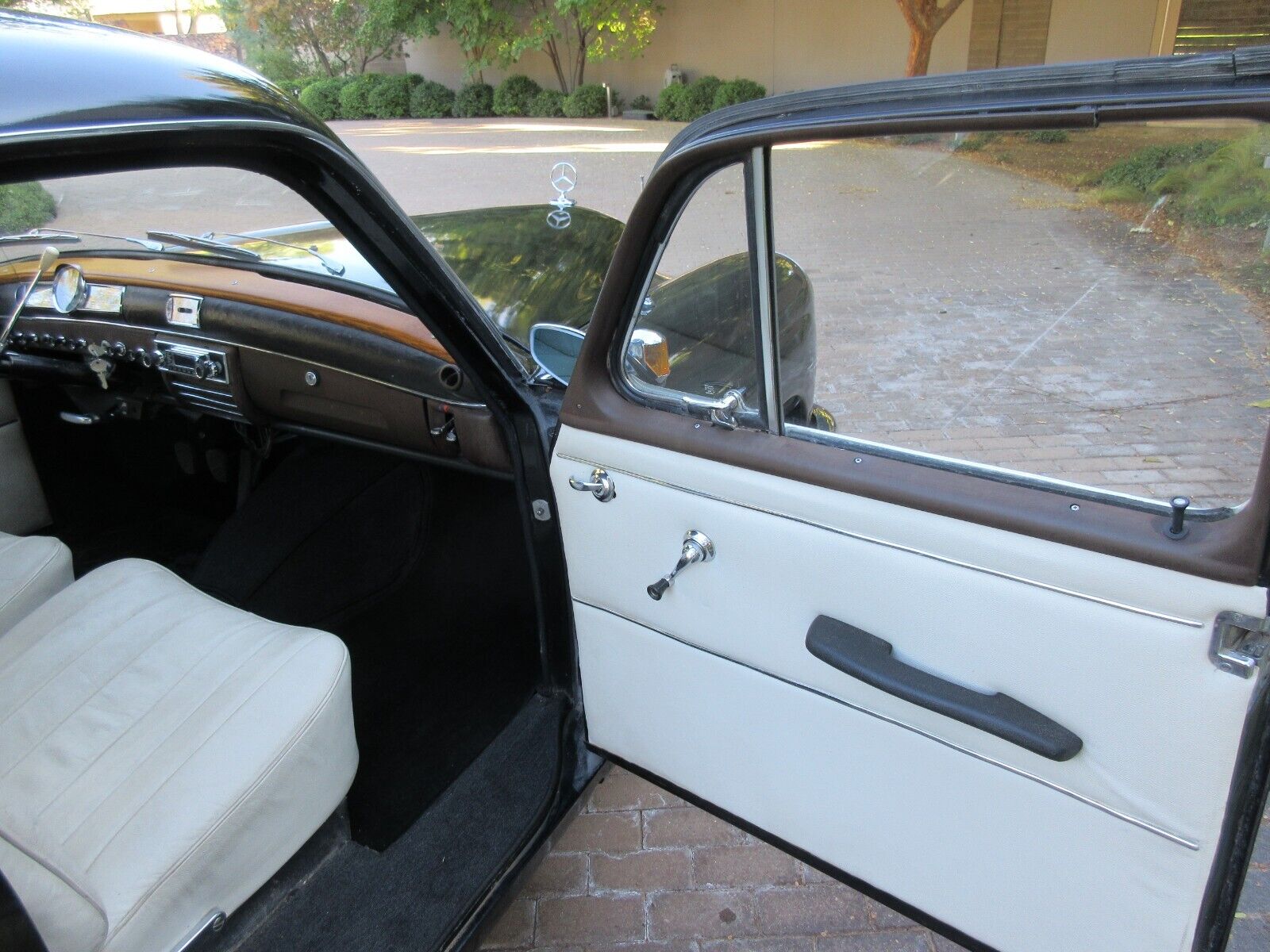 Mercedes-Benz-190B-series-Berline-1960-Black-White-12310-13