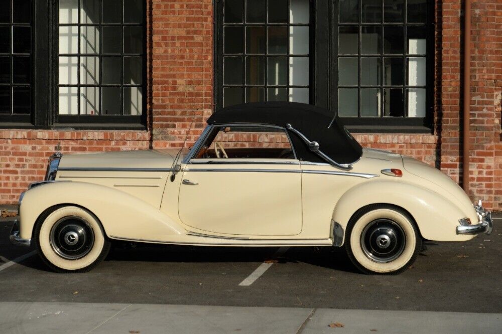 Mercedes-Benz-200-Series-1952-Ivory-Red-0-3