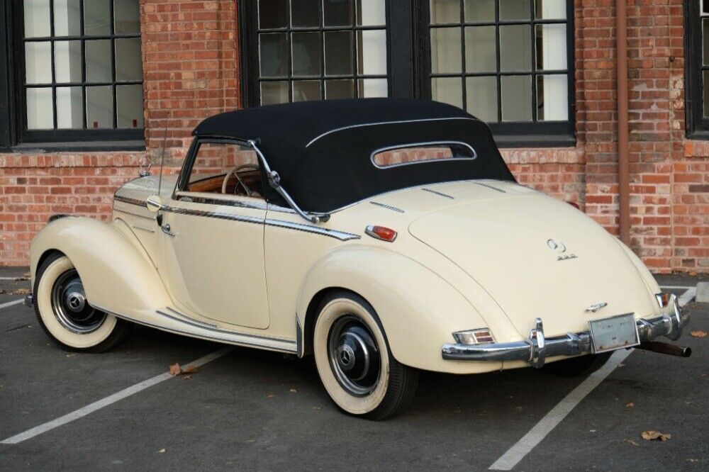 Mercedes-Benz-200-Series-1952-Ivory-Red-0-5