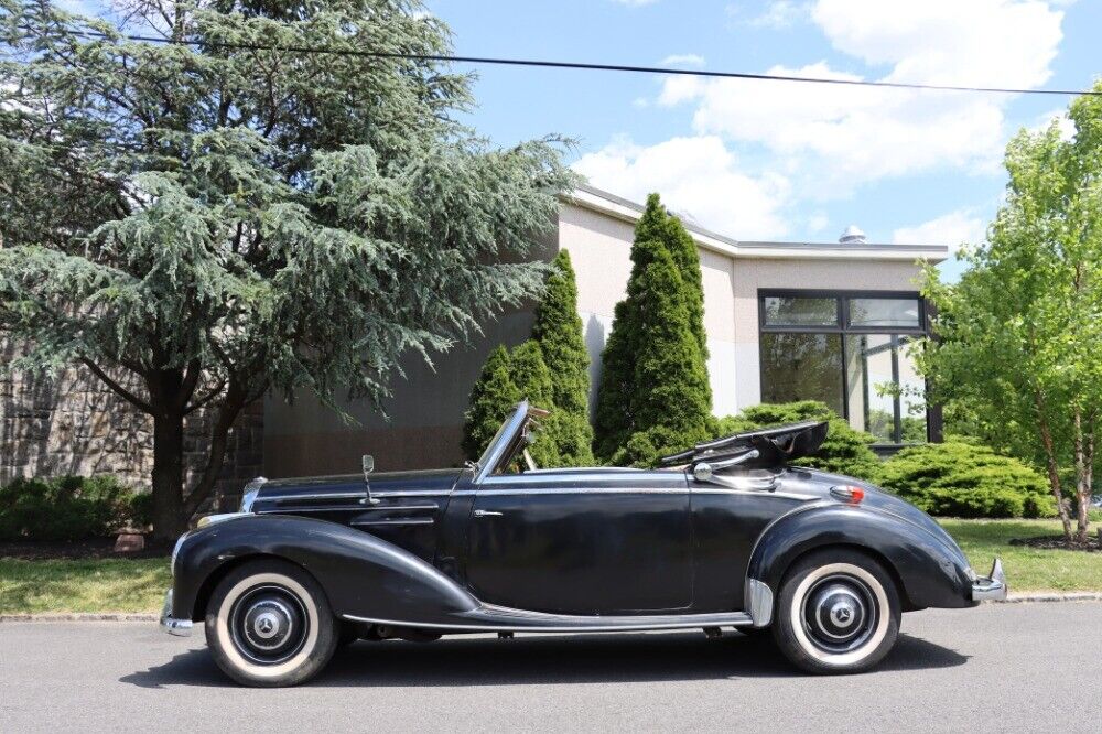 Mercedes-Benz-200-Series-1954-Black-Red-0-3