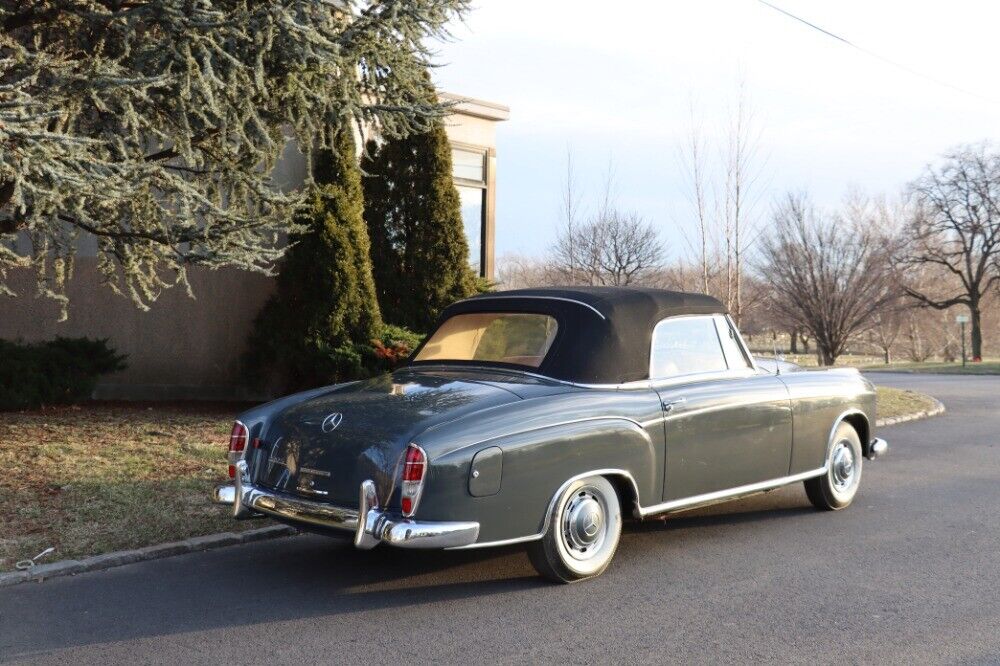 Mercedes-Benz-200-Series-1958-Gray-Red-0-4