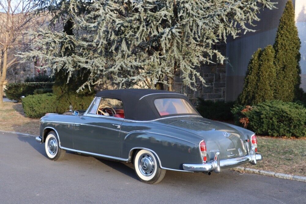 Mercedes-Benz-200-Series-1958-Gray-Red-0-5