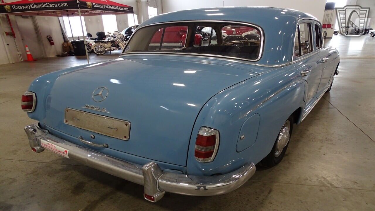 Mercedes-Benz-200-Series-1959-Blue-Blue-132930-5