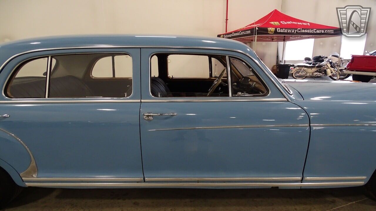 Mercedes-Benz-200-Series-1959-Blue-Blue-132930-8