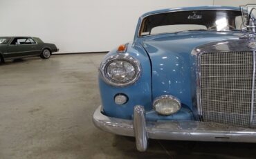 Mercedes-Benz-200-Series-1959-Blue-Blue-132930-9