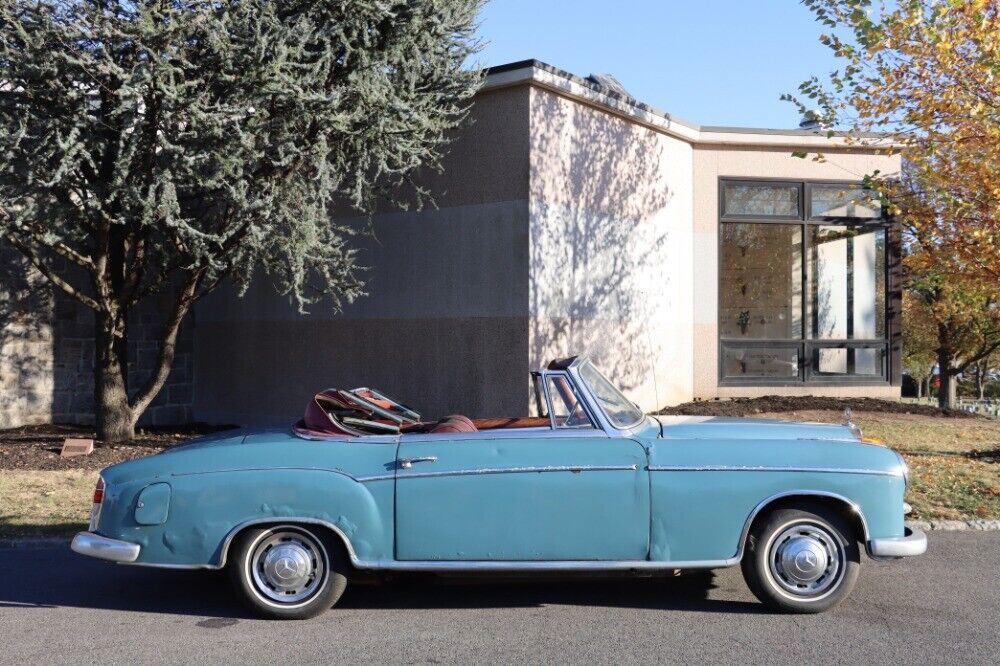 Mercedes-Benz-200-Series-1959-Blue-Burgundy-0-2