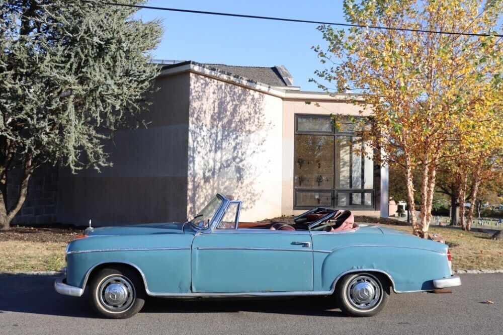 Mercedes-Benz-200-Series-1959-Blue-Burgundy-0-3