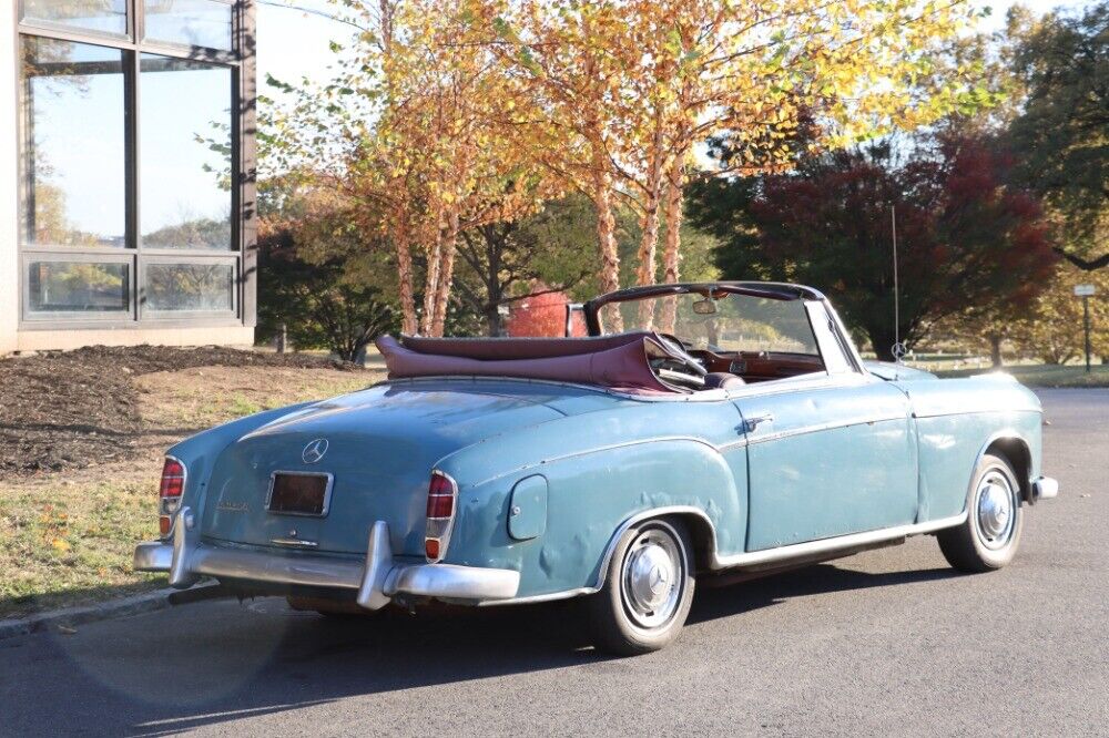 Mercedes-Benz-200-Series-1959-Blue-Burgundy-0-4