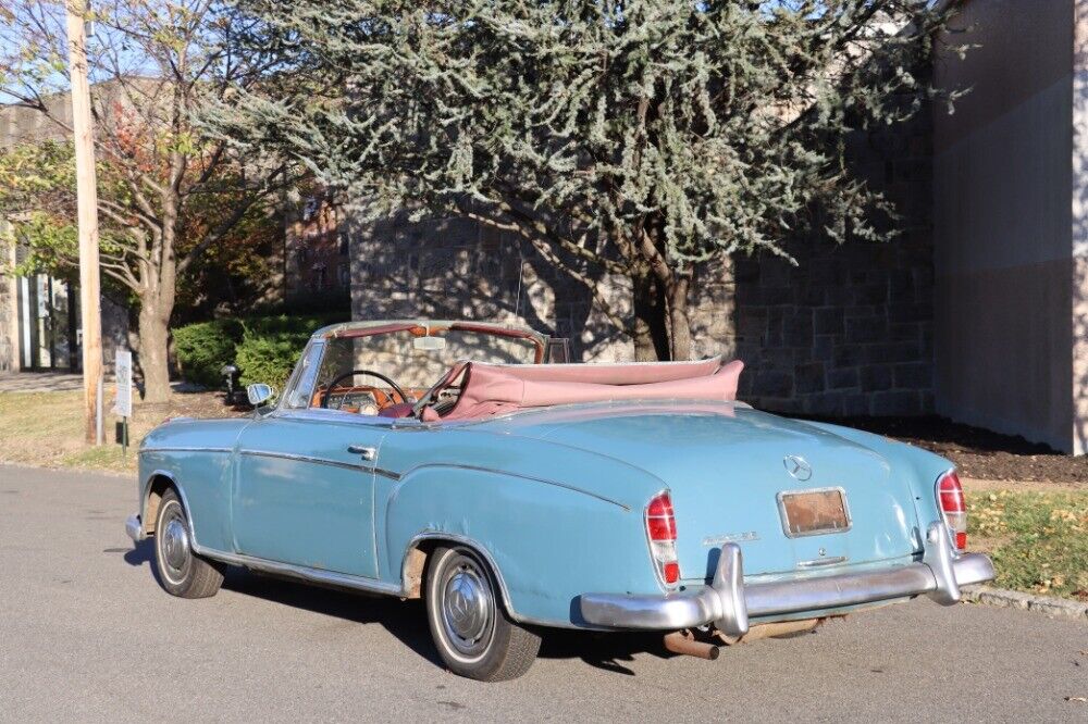 Mercedes-Benz-200-Series-1959-Blue-Burgundy-0-5