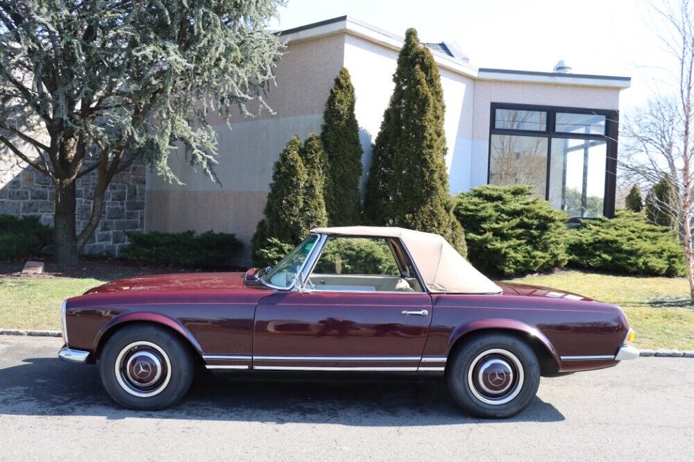 Mercedes-Benz-200-Series-1964-Burgundy-Tan-0-3