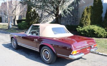 Mercedes-Benz-200-Series-1964-Burgundy-Tan-0-5