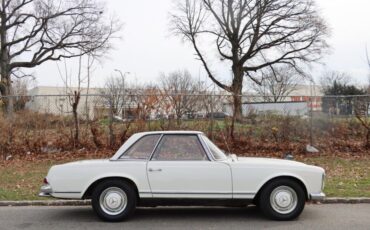 Mercedes-Benz-200-Series-1965-White-Red-0-2