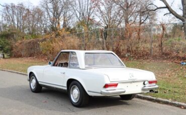 Mercedes-Benz-200-Series-1965-White-Red-0-5