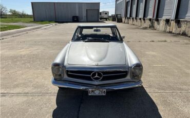 Mercedes-Benz-200-Series-1966-76796-2