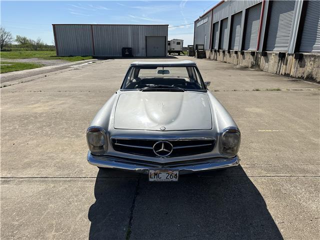 Mercedes-Benz-200-Series-1966-76796-2