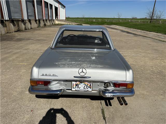 Mercedes-Benz-200-Series-1966-76796-6