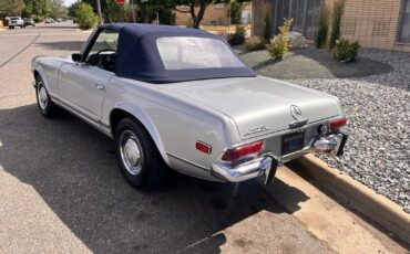 Mercedes-Benz-200-Series-1968-Silver-Blue-18755-11