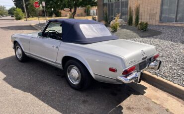 Mercedes-Benz-200-Series-1968-Silver-Blue-18755-17