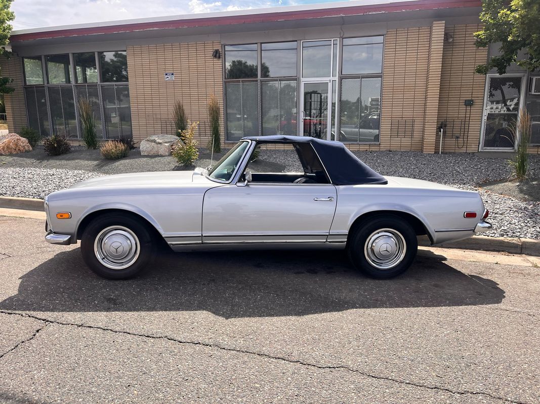 Mercedes-Benz-200-Series-1968-Silver-Blue-18755-19