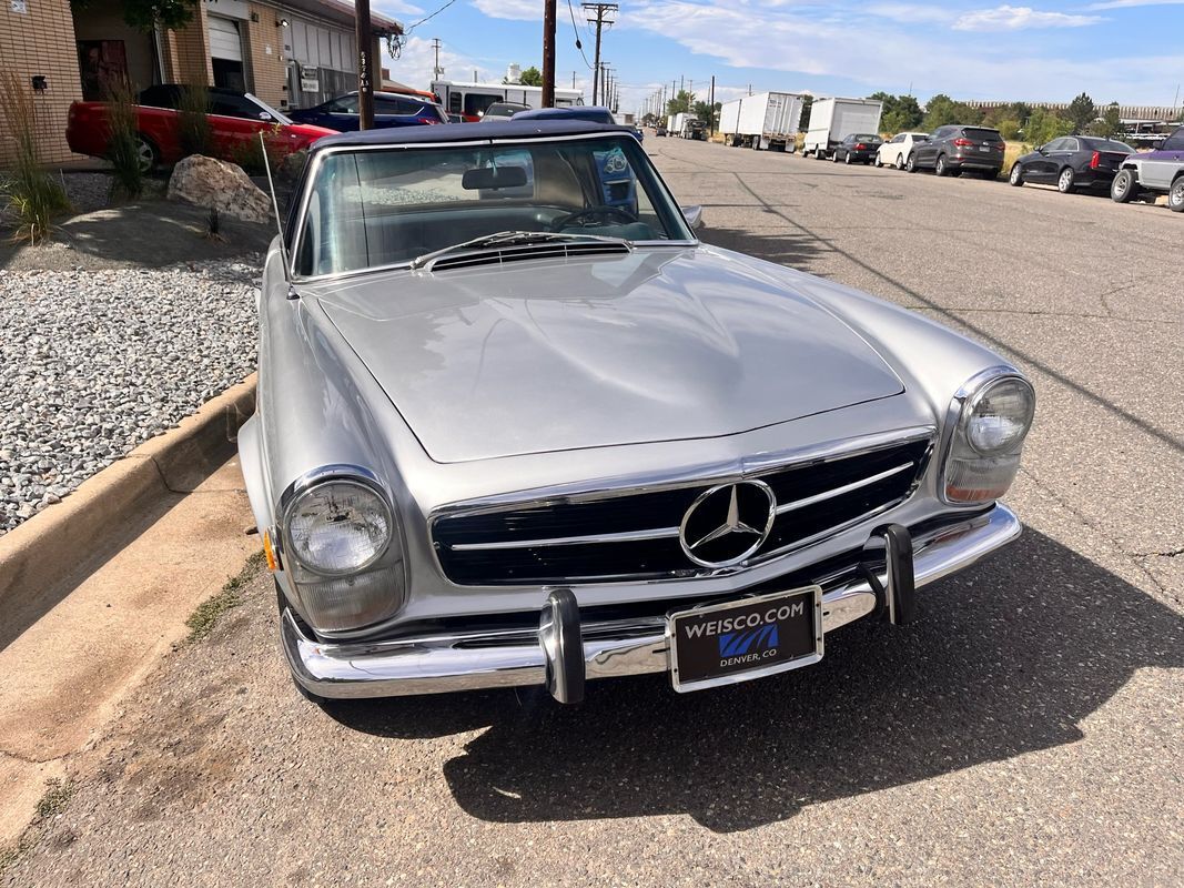 Mercedes-Benz-200-Series-1968-Silver-Blue-18755-21