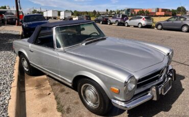 Mercedes-Benz-200-Series-1968-Silver-Blue-18755-26