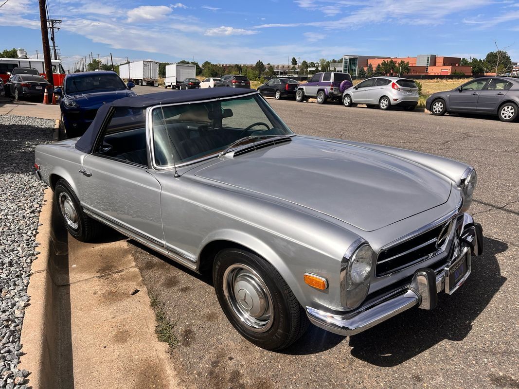 Mercedes-Benz-200-Series-1968-Silver-Blue-18755-26