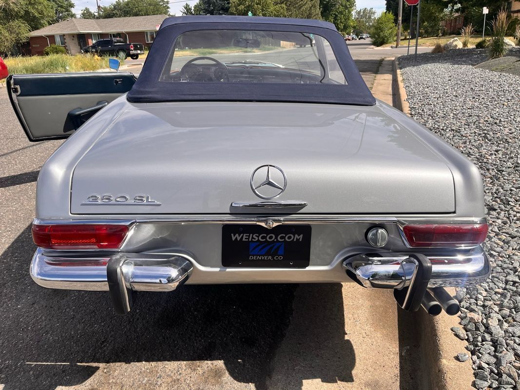 Mercedes-Benz-200-Series-1968-Silver-Blue-18755-29