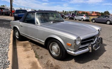 Mercedes-Benz-200-Series-1968-Silver-Blue-18755-30