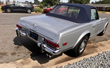 Mercedes-Benz-200-Series-1968-Silver-Blue-18755-33